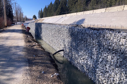 Retaining wall in construction
