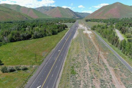 SH-75 Ohio Gulch intersection with mountains