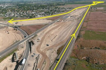 A construction project as seen from the air. A detour is marked on the image.