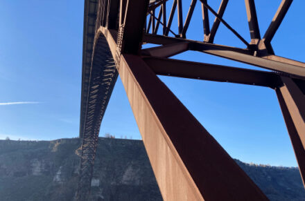 Struts underneath the Perrine Bridge