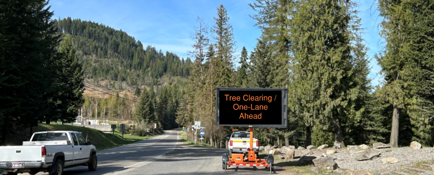Messaging sign alerting drivers on SH-5 about upcoming lane closures