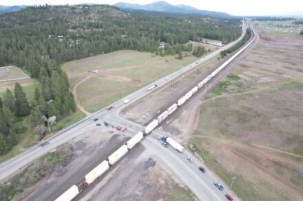 Aerial view of vehicles waiting for a train where Pleasant View Road intersects with SH-53.