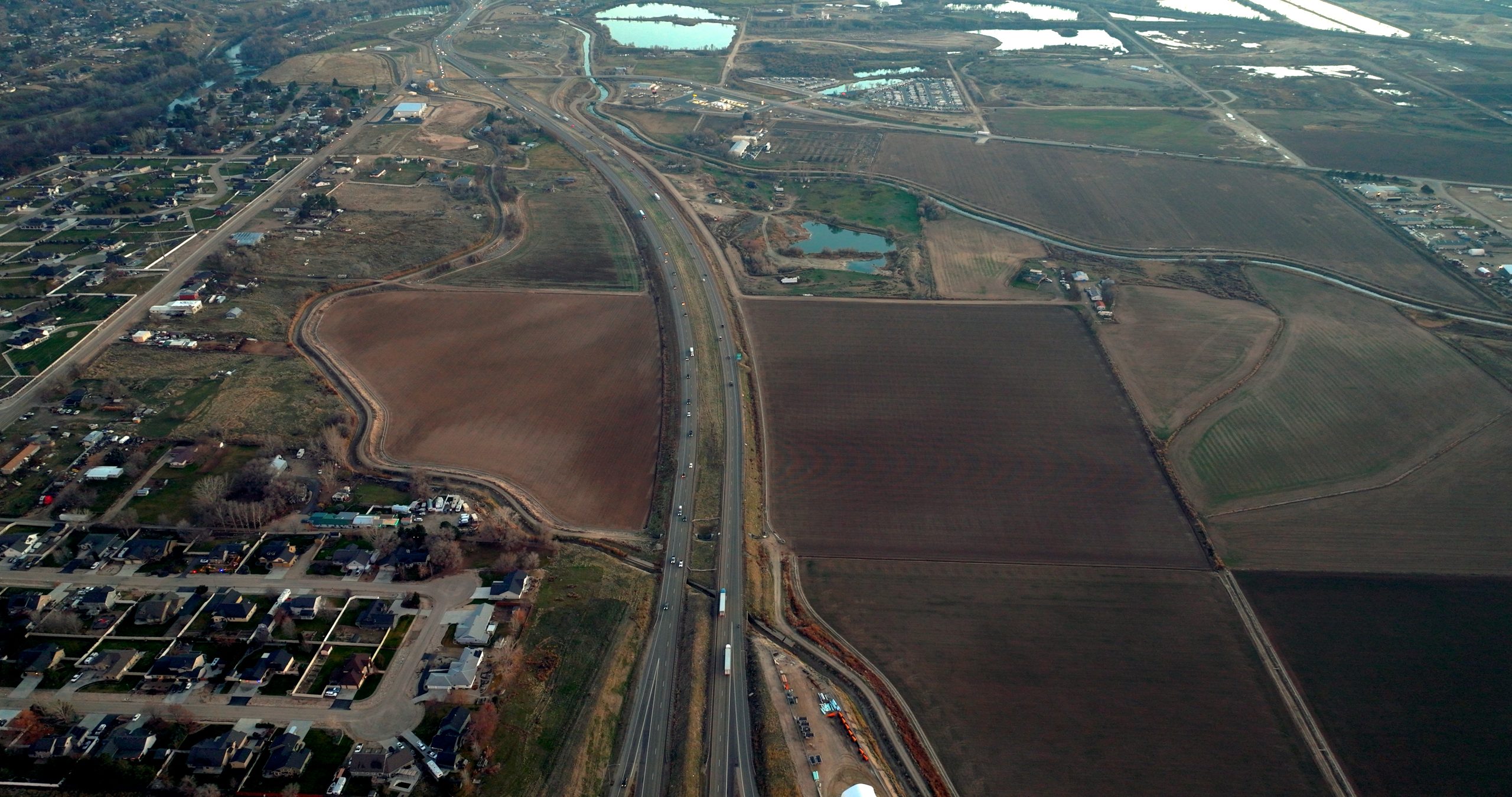 image of I-84 looking south toward US-20/26