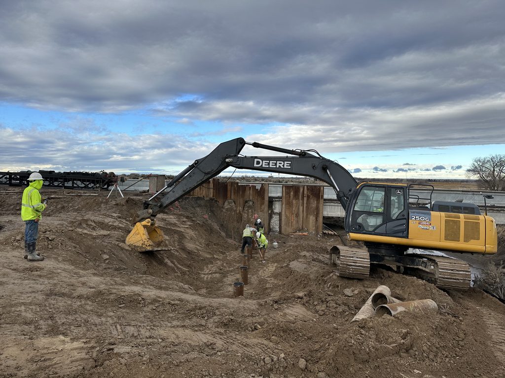 Photo of crews working on I-15 between Pocatello and Fort Hall