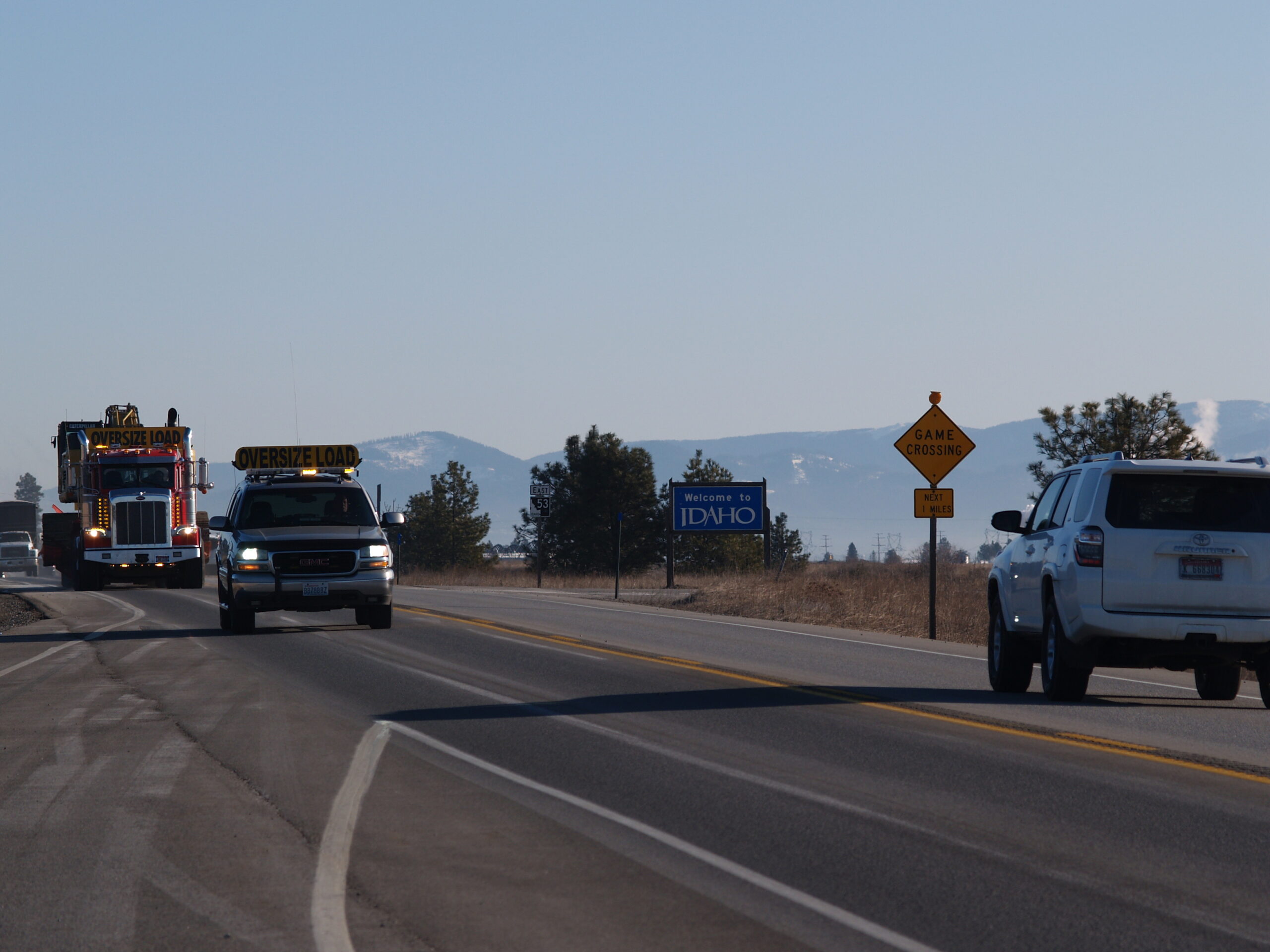 Traffic on eastbound SH-53 near the Washington state line.