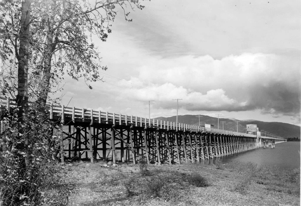 Historical photo of the Long Bridge.
