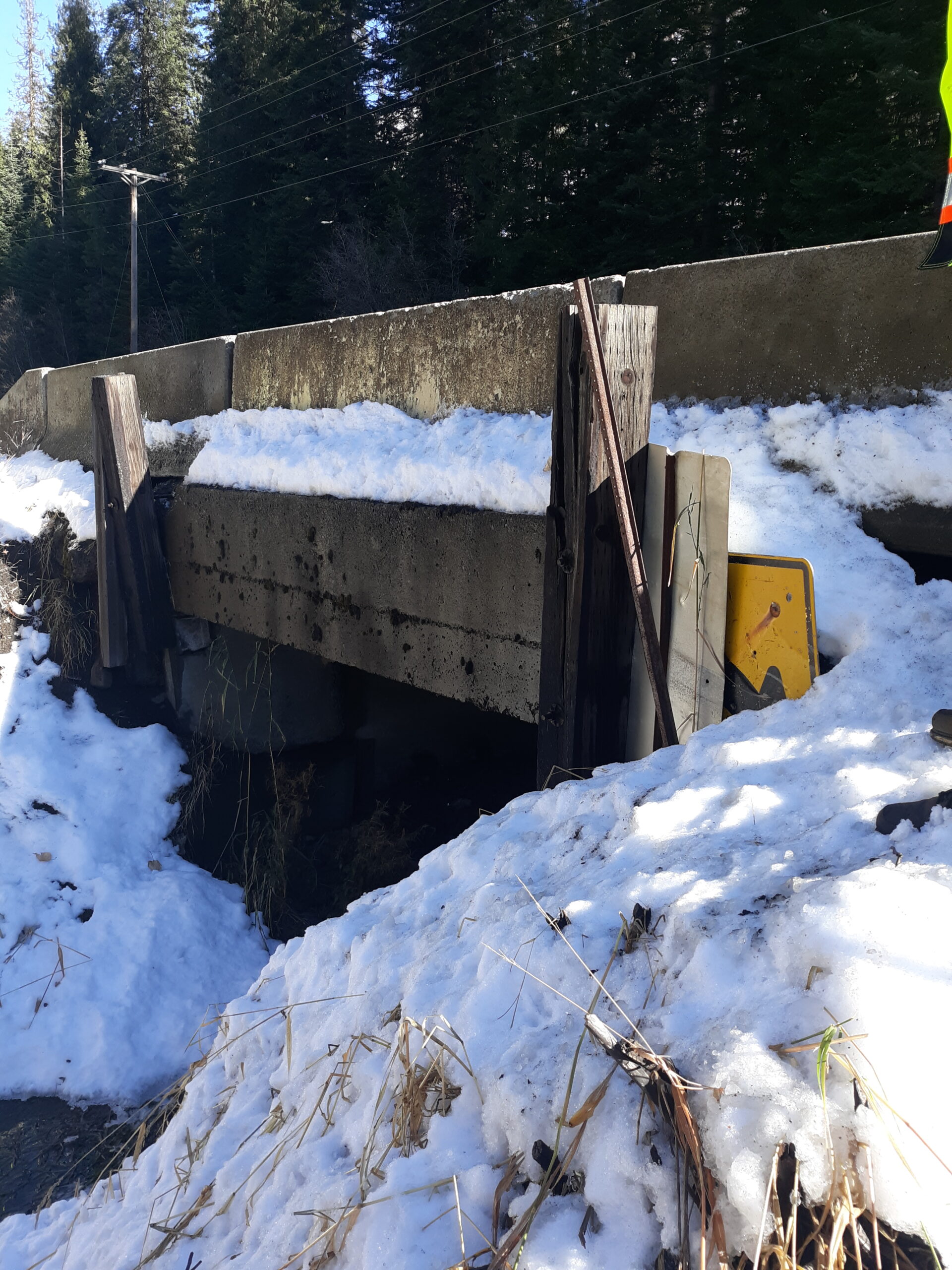 Side view of the existing Soldier Creek Bridge