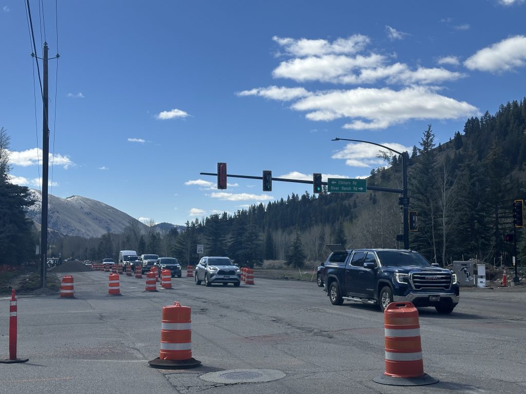 The intersection of SH-75 and Elkhorn Road with live traffic.