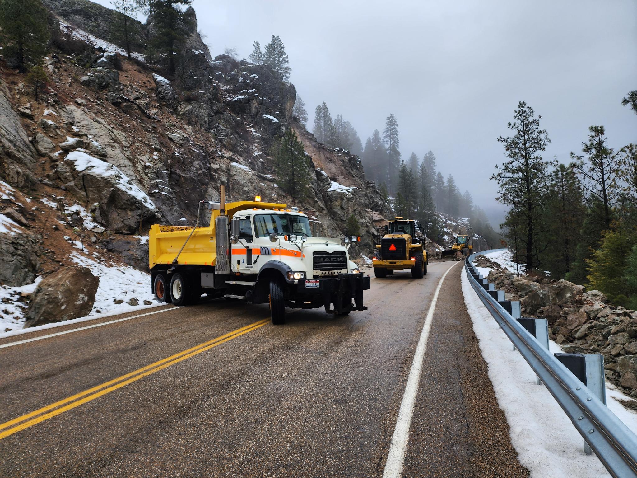 SH-21 between Sourdough and Banner Summit closed after rockslide