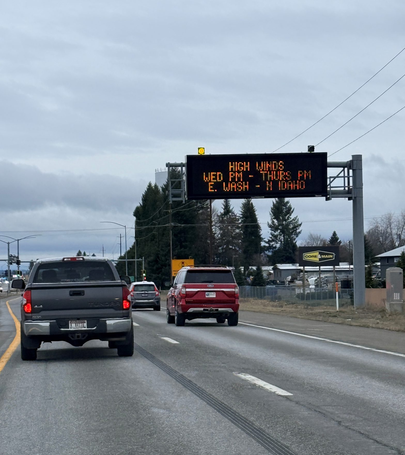Electronic message board on US-95 in Hayden advising drivers of high winds ahead of a forecasted storm.